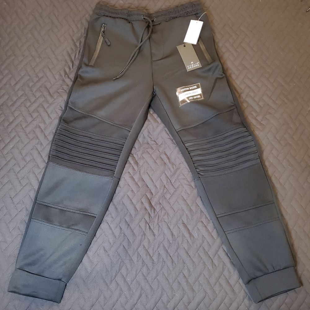Kids Black joggers size 12L boys  NWT